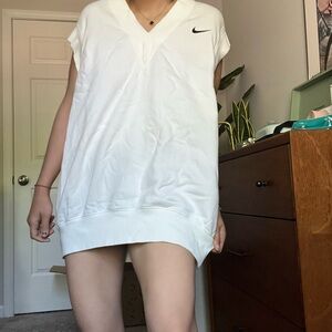 Nike White Sleeveless V-Neck Top size S